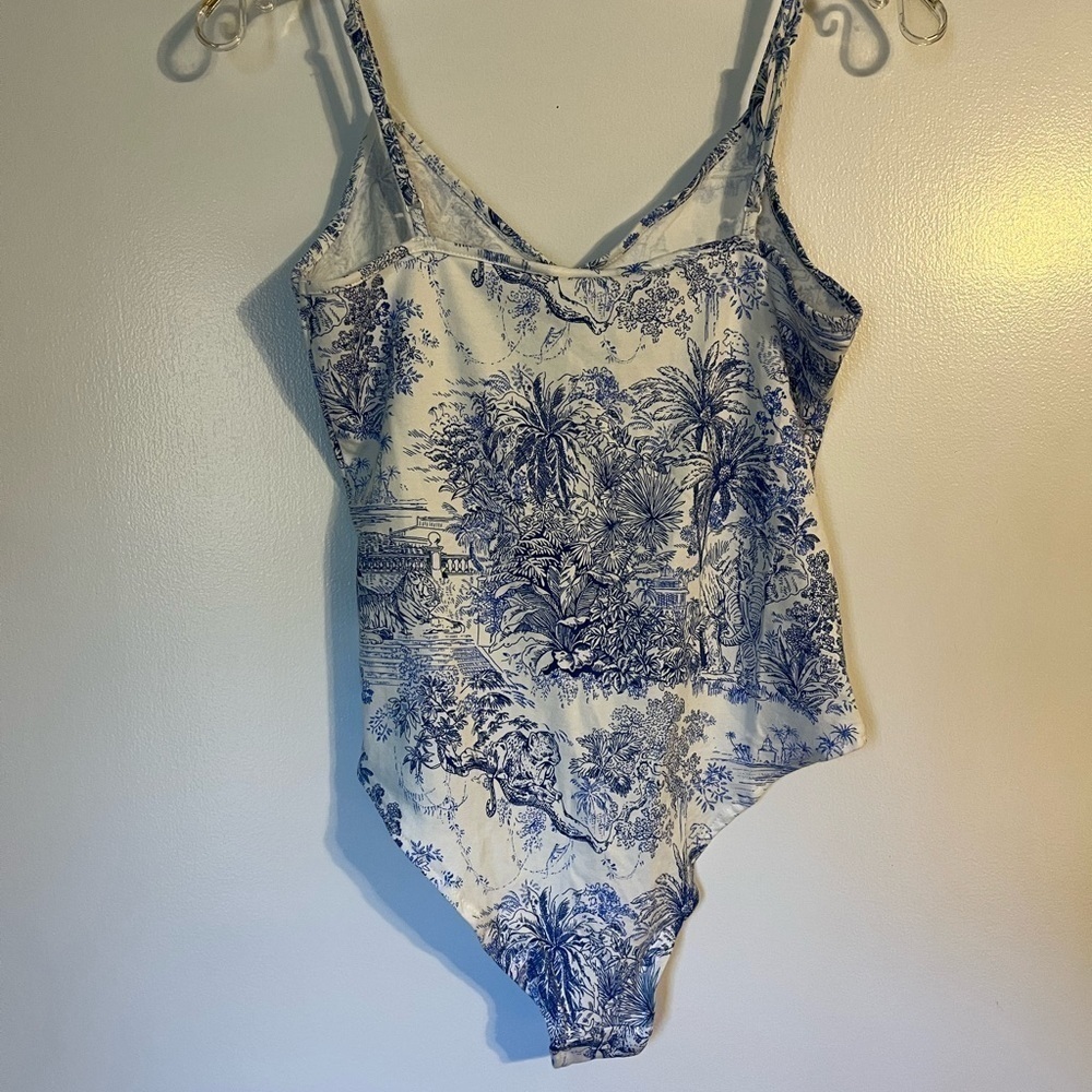 H&M Blue and White Jungle Print V Neck Cotton Bodysuit with snap closure. Small - Picture 7 of 8